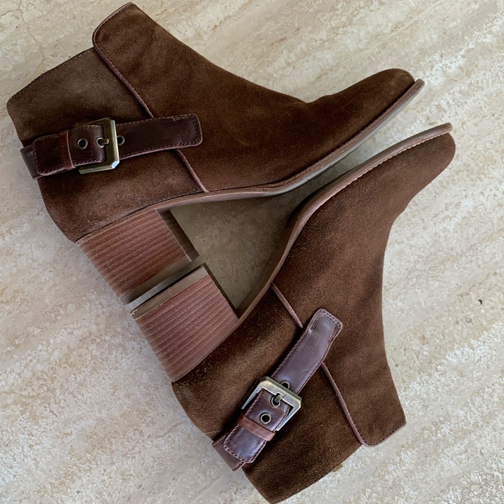 AQUATALIA brown ankle boots, suede leather trim, inside zip, 2” block heels. 9 - Picture 6 of 17